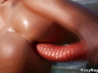 Une bite chaude et forte perce l'anus de la fille cornée streaming filme porno Bettina Dicapri
