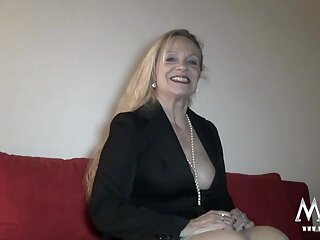 Scène de double pénétration scandaleuse avec une salope films adultes x brune trash